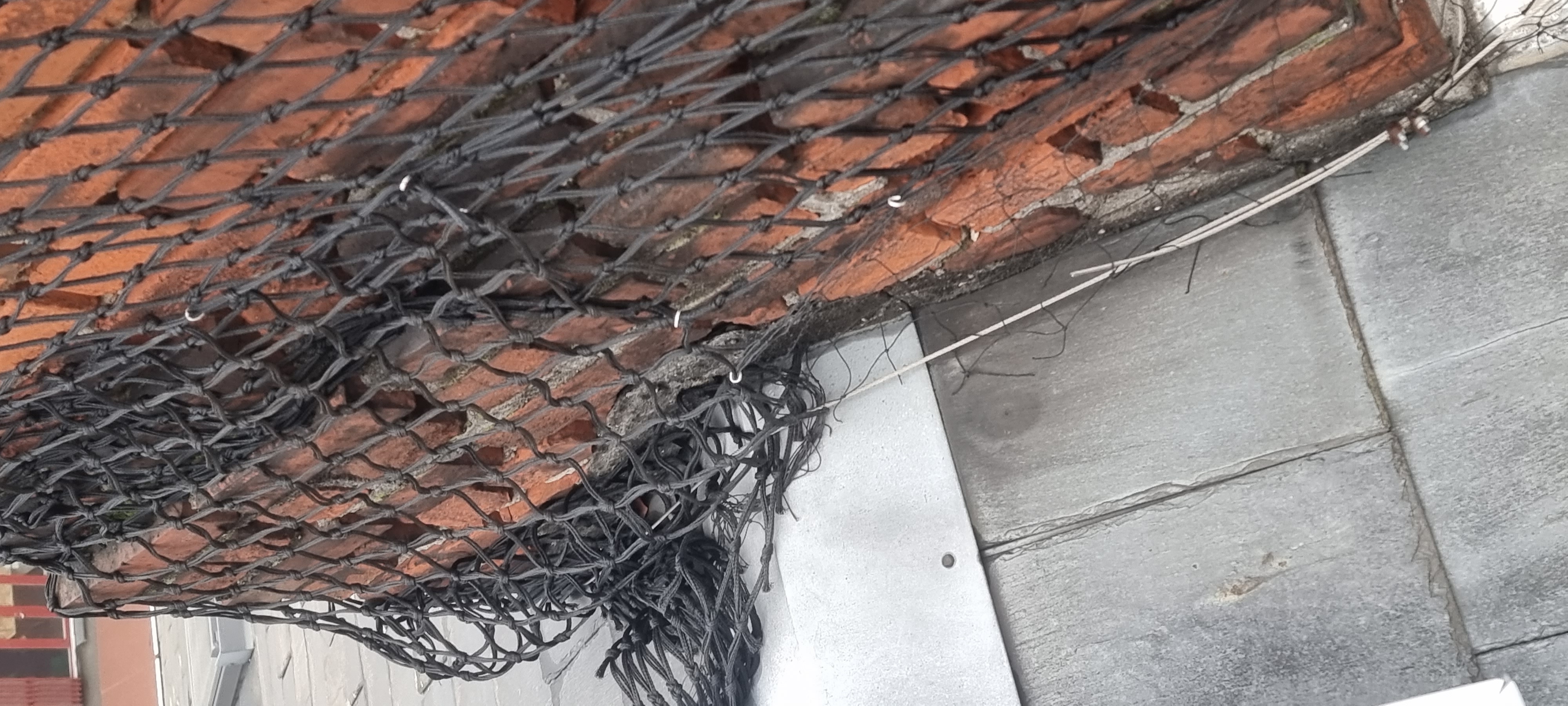 Drone inspektion ned i åbent skorstensfluerør, sodning og brandskade dokumenteret